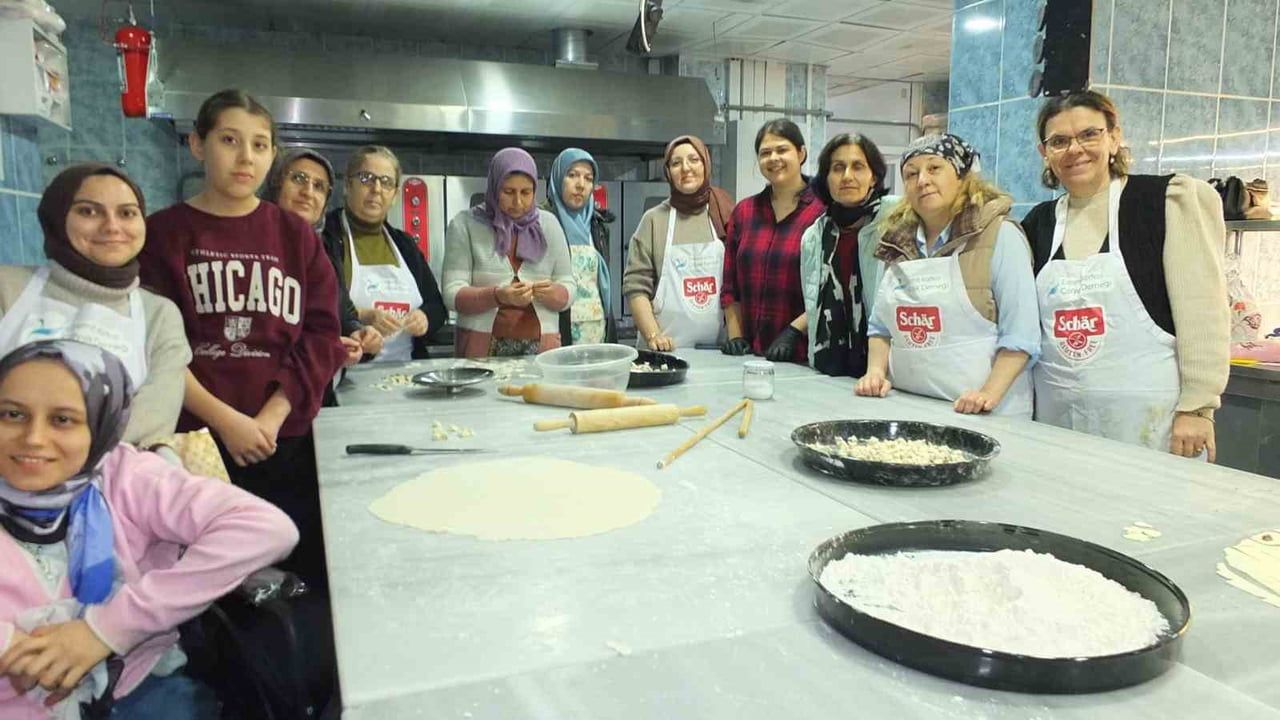 Burhaniye'de Glutensiz Mantı Günü: Çölyaklılar Bir Araya Geldi