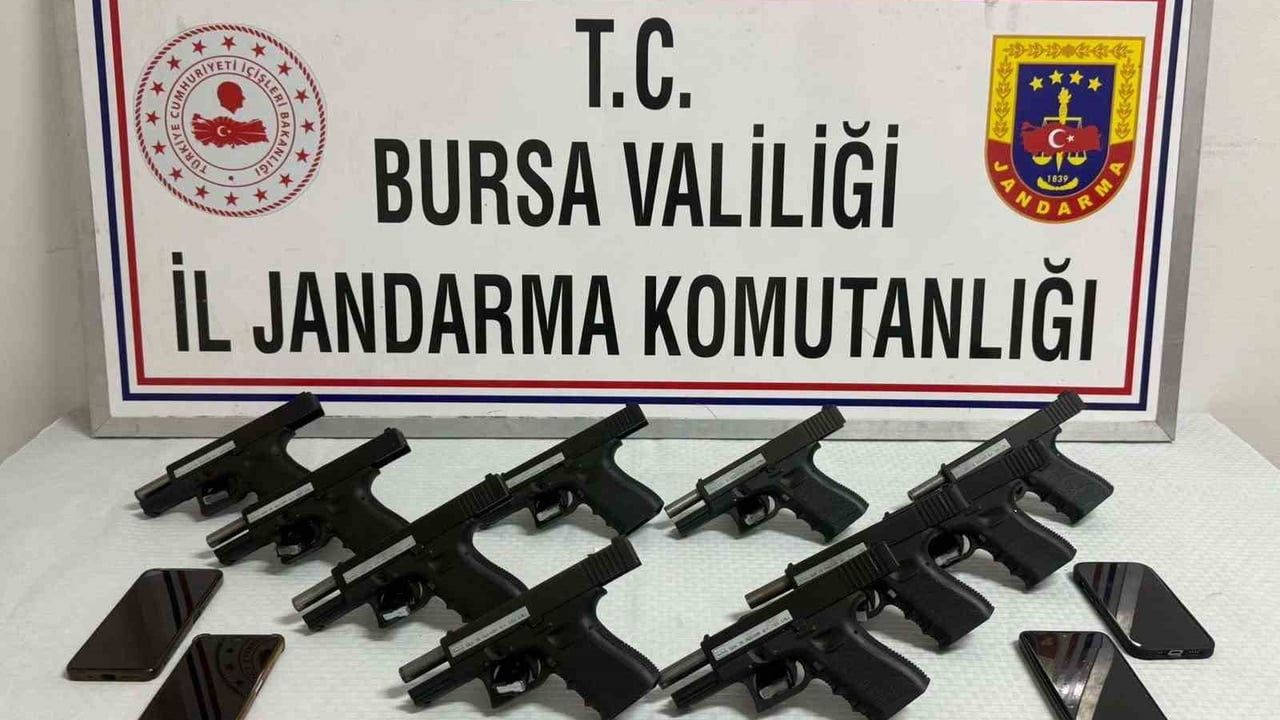 Bursa'da Ruhsatsız Silah Operasyonu: 4 Tutuklu, 10 Tabanca Ele Geçirildi