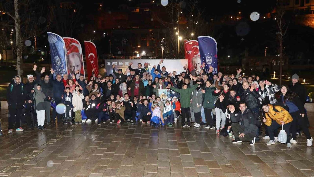Bursa'da Tarihi Çarşıda 'Gece Skor Oryantiringi' Heyecanı