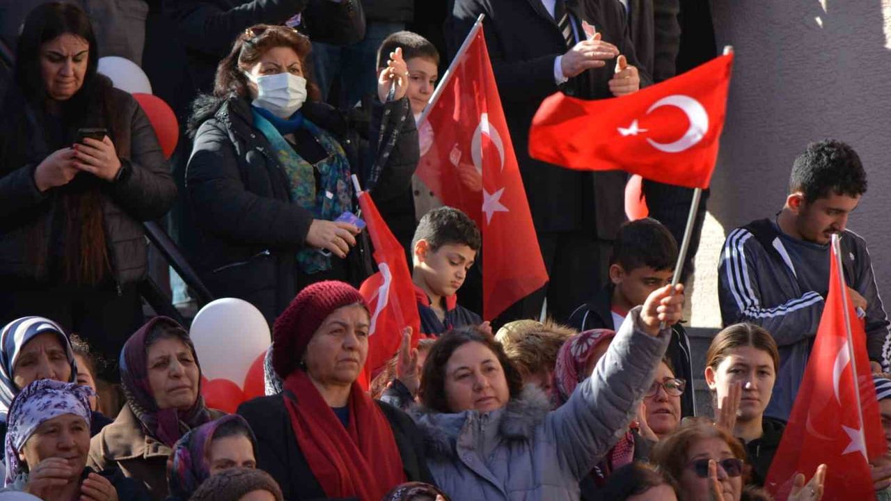 CHP Genel Başkanı Özgür Özel Mecitözü'de: 'Gönül yapanlar kazanacak'