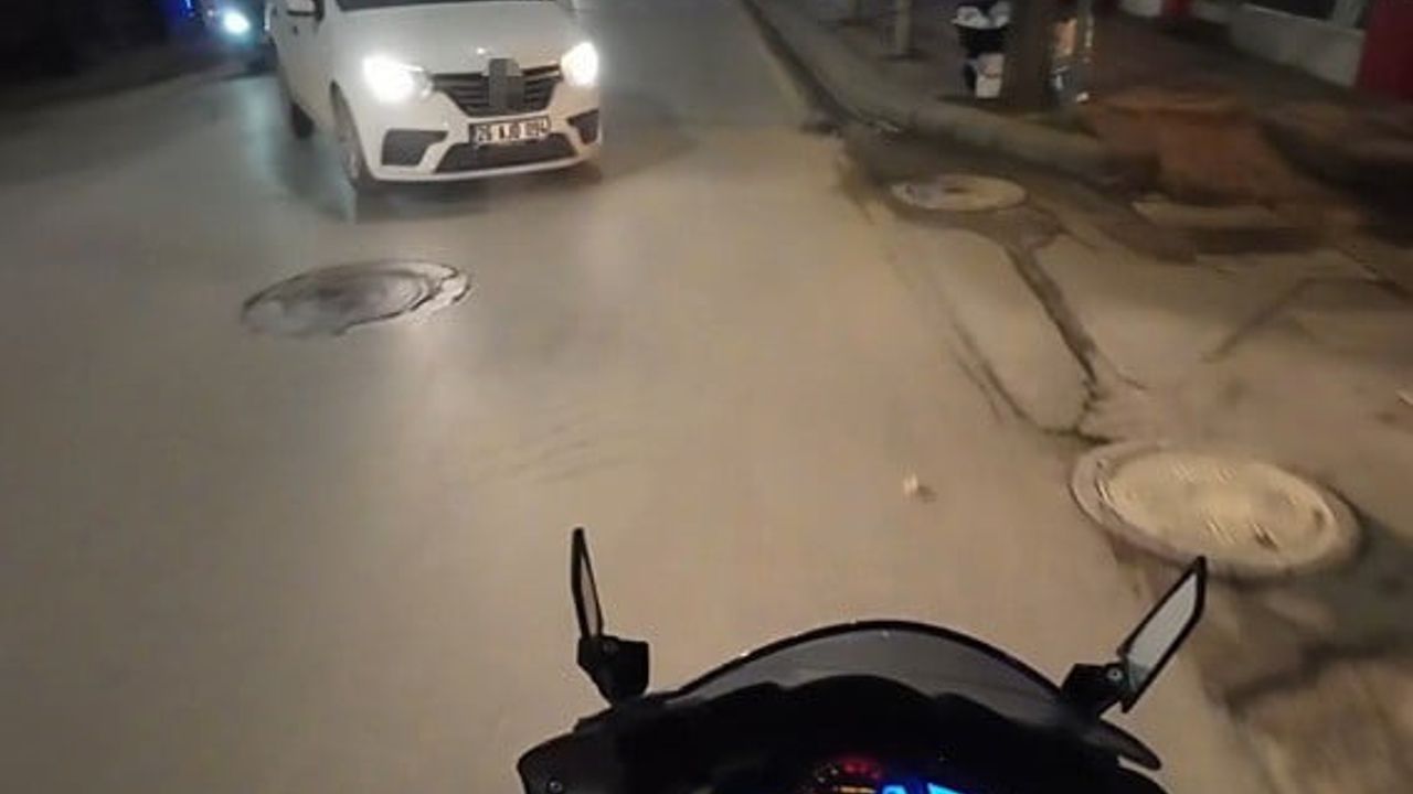 Eskişehir'de Motosikletlinin Kıl Payı Kurtuluşu Kask Kamerasına Yansıdı