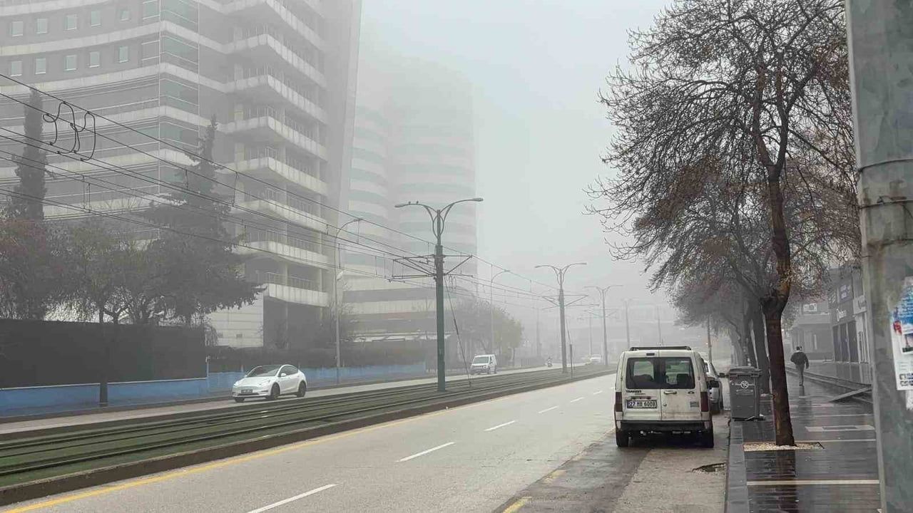 Gaziantep'te 3 Gündür Yoğun Sis: Görüş 50 Metreye Düştü
