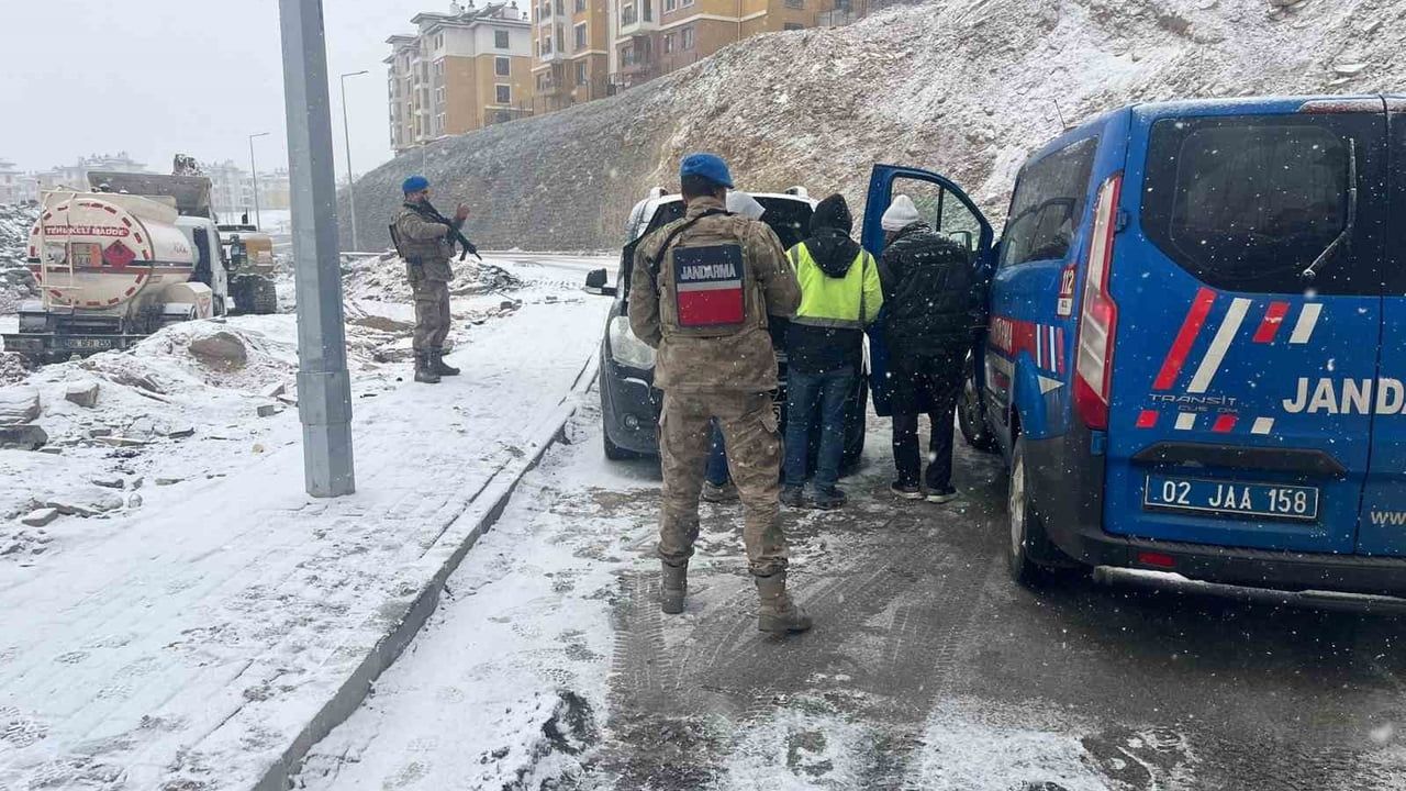 Gölbaşı’nda Jandarma 24 Saat Görevde: Yenişehir Deprem Konutlarında Güvenlik