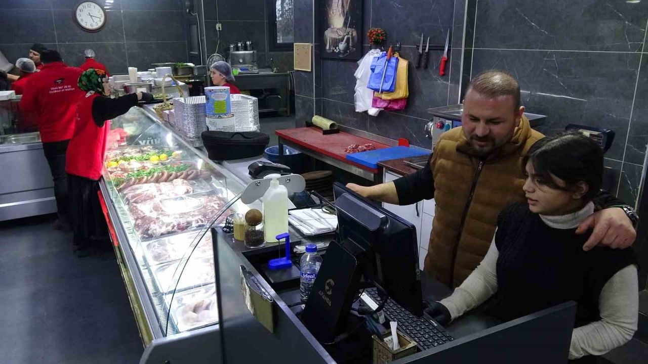 İslahiye'de Depremzededen Umut: Kasap Hanifi Yüksel Yeni İşletmeyle Hayata Tutundu