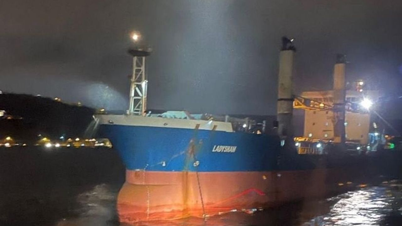 İstanbul Boğazı'nda Demiri Dolanan Lady Sham Büyükdere Limanı'na Demirlendi