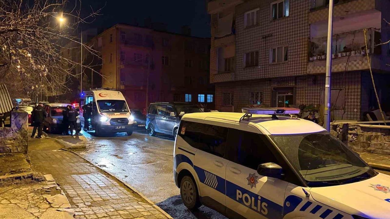 Kayseri’de Bıçaklı Kavga: 17 Yaşındaki Saldırgan Yakalandı