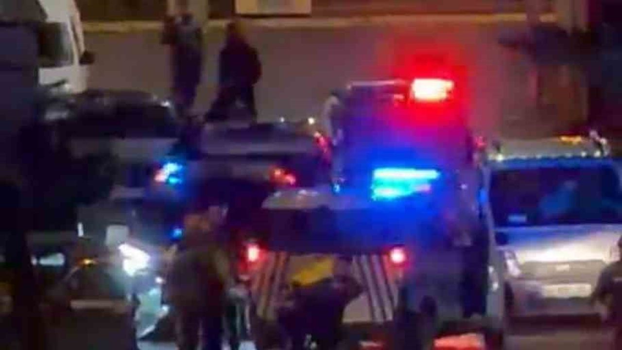 Kocaeli Darıca'da 'Dur' İhtarına Uymayan Sürücü Sokakta Kıstırılıp Yakalandı