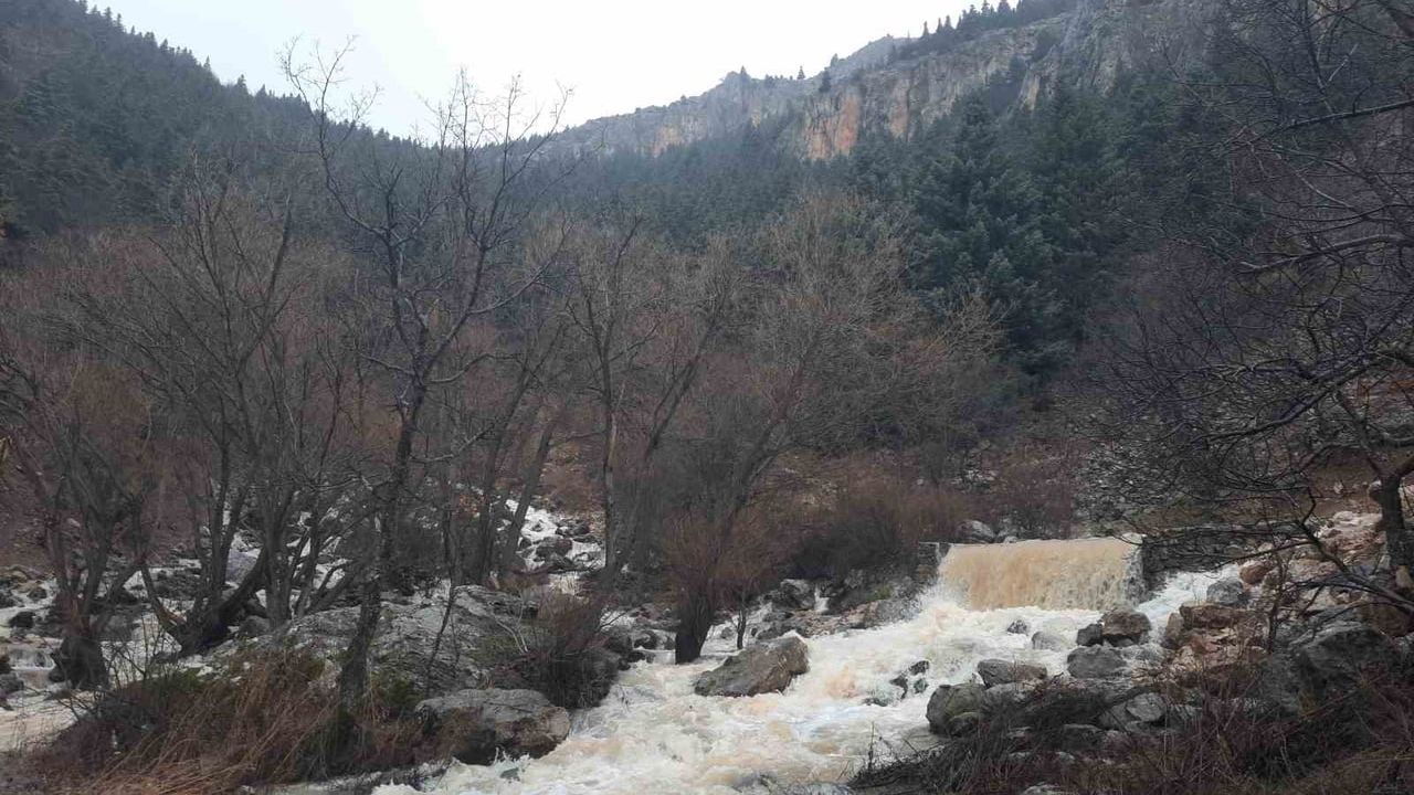 Konya Bozkır'da Aygırdibi Kaynağı Mevsiminden Erken Coştu