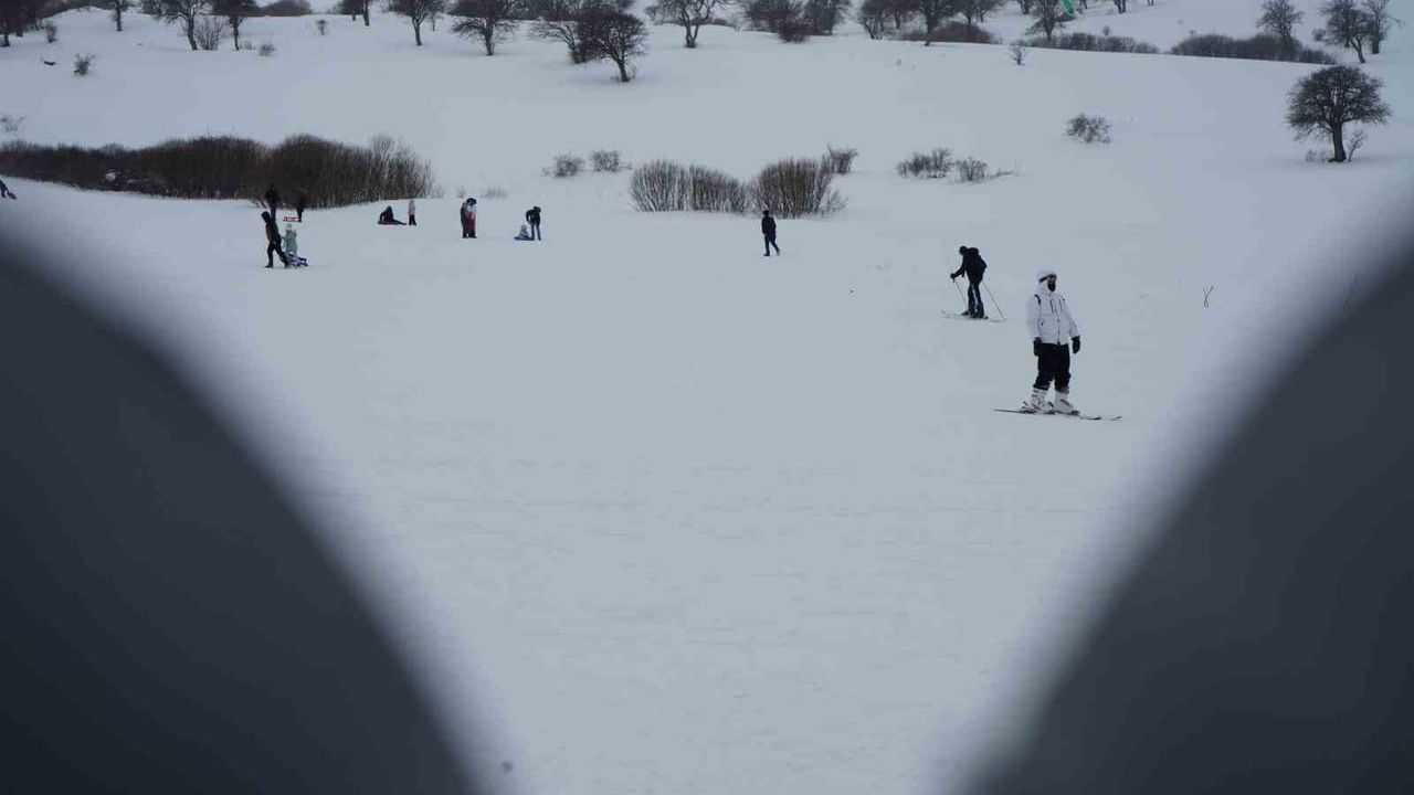 Kop Kayak Merkezi'nde Sömestir Yoğunluğu: Bayburt'ta Kayak Keyfi