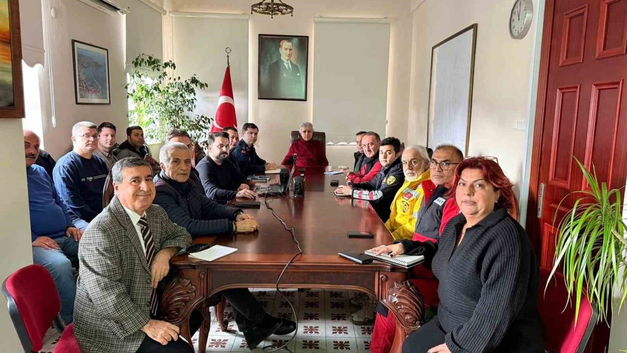 Kuşadası'nda Kuvvetli Yağış Alarmı: Sel Riskine Karşı Seferberlik