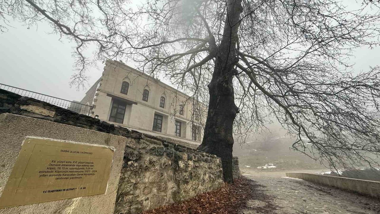 Lice'de 486 Yıllık Atak Ulu Camii Sisle Kaplandı