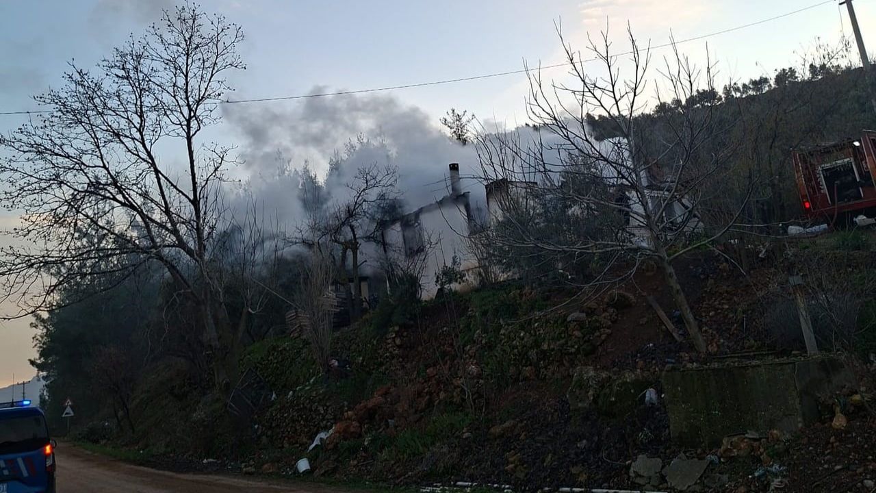Muğla Menteşe'de Müstakil Ev Küle Döndü — Can Kaybı Yok