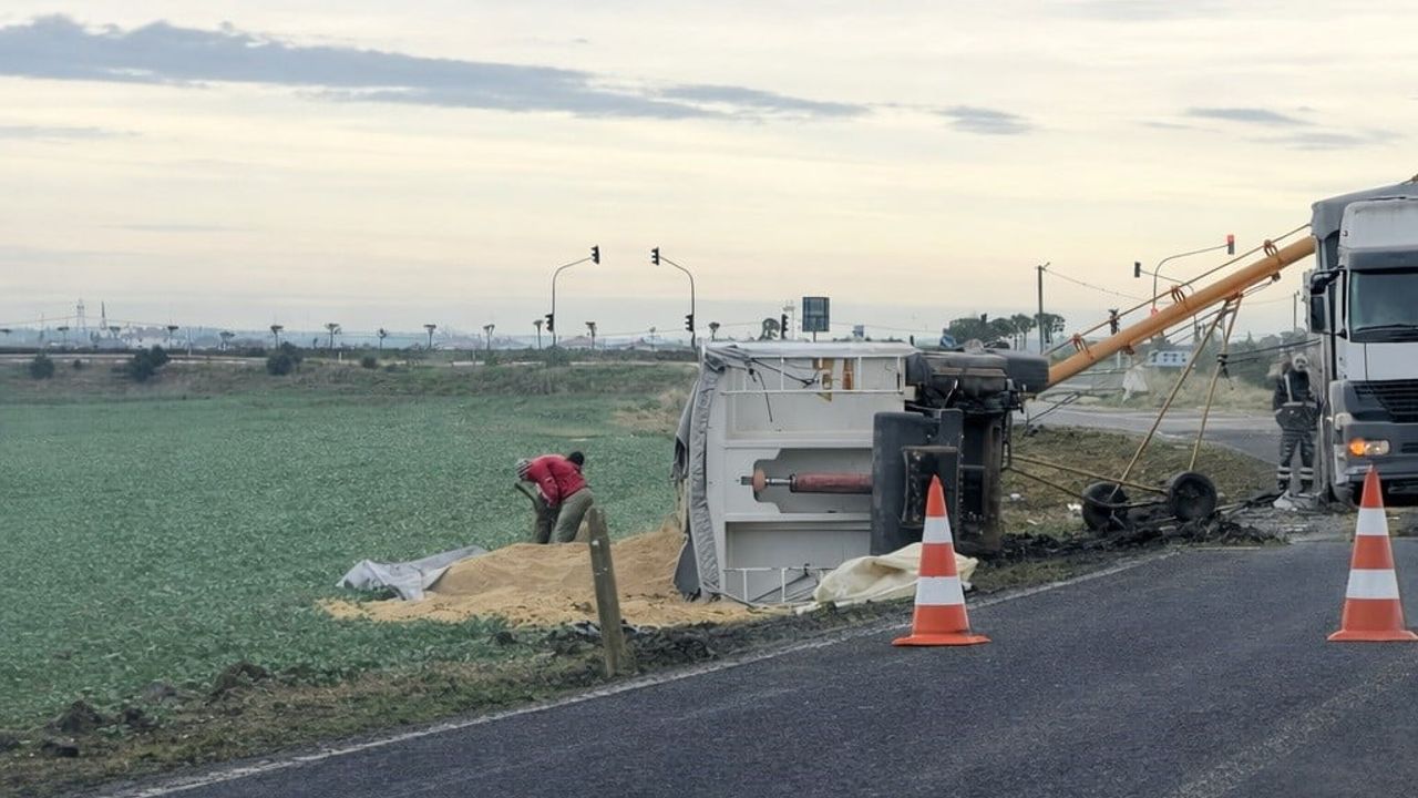Muratlı'da Kamyon Kontrolden Çıkarak Devrildi