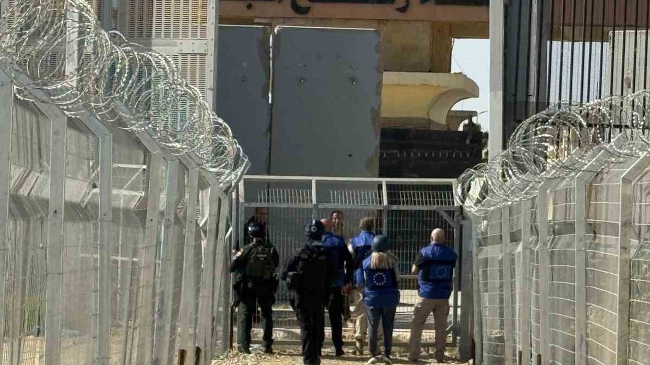 Refah Sınır Kapısı'nda Çift Yönlü Geçişler Yarın Bekleniyor