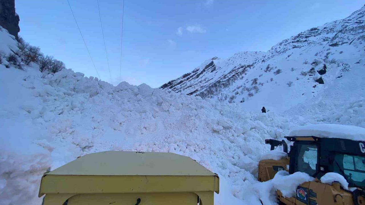 Şırnak'ta Çığ: Beytüşşebap'ta 4 Köy Yolu Ulaşıma Kapandı