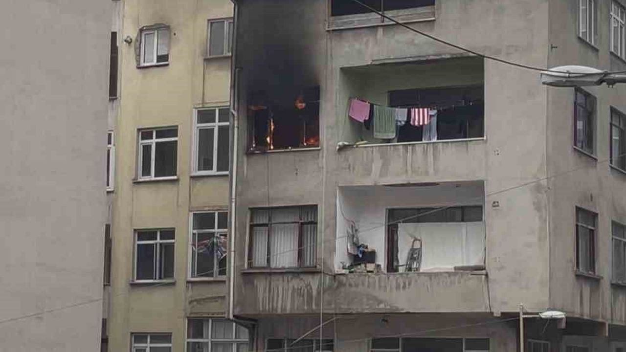 Şişli'de 4’üncü Kat Yangını: İtfaiye Büyümeden Söndürdü