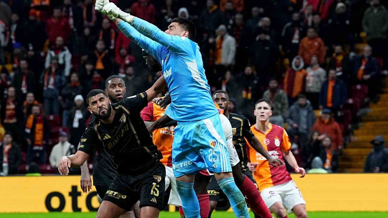 Trendyol Süper Lig: Galatasaray 2-0 Kayserispor (İlk Yarı)
