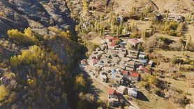 Bitlis Uzuntaş'ın Taş Evleri Sonbaharda Fotoğraf Tutkunlarını Cezbediyor