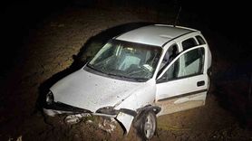 Akyazı'da Otomobil Tarlaya Uçtu: Sürücü Kurtarıldı