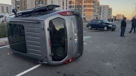 Diyarbakır'da Trafik Kazası: Araç Yan Yattı, 2 Kişi Hafif Yaralandı