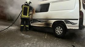 Kastamonu'da Park Halindeki Minibüs Motorunda Yangın: Araç Kullanılamaz Hale Geldi