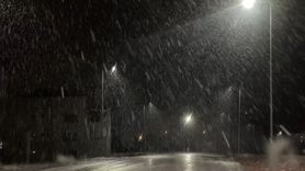 Yüksekova’da Yoğun Kar Yağışı: Araçlar Beyaza Büründü