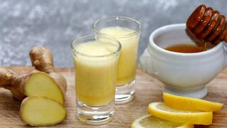 Zencefil Shot Tarifi: Taze Zencefil, Limon ve Diğer Malzemelerle Yapılan Sağlık İksiri