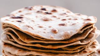 Dışarda günlerce kalsa da bayatlamayacak! Günlerce taze kalan lavaş tarifi