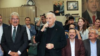 Binali Yıldırım, İzmir'de Vatandaşlarla Bayramlaştı