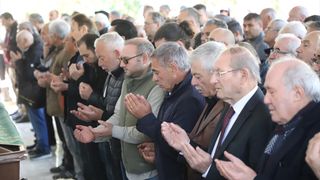 Ersun Yanal'ın Annensi Bahriye Yanal Hayatını Kaybetti