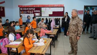İğdır Emniyet Müdürü, Mektup ile Davet Edilen Öğrencinin Doğum Gününü Kutladı