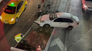 Küçükçekmece'de Takla Atan Otomobilin Sürücüsü Yaralandı