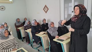 Sakarya'da İşitme Engelli Kadınlar Kur'an-ı Kerim'i İşaret Diliyle Öğreniyor