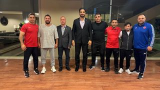 Taha Akgül, Genç Güreşçilerin Kampını Ziyaret Etti