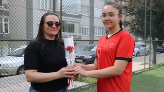 Amasya'da Kadın Futbol Takımı Anneler Günü'nü Unutmadı
