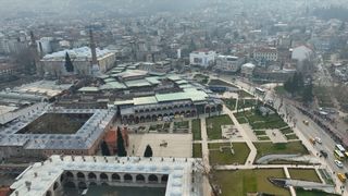 Bakan Kurum, Bursa'nın Tarihi Çarşı Esnafını Ziyaret Etti