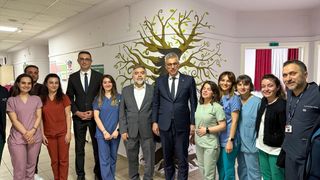 Bakan Memişoğlu, Dünya Ebeler Günü'nde Ebelere Ziyaret Gerçekleştirdi