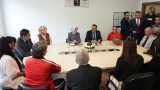 Bakanlar Tekin ve Göktaş, Görme Engelliler Okulunu Ziyaret Etti