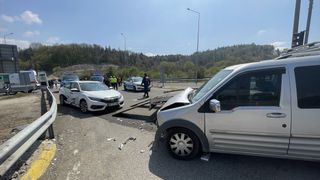 Bolu'da Otomobil ve Hafif Ticari Araç Çarpıştı: 9 Yaralı