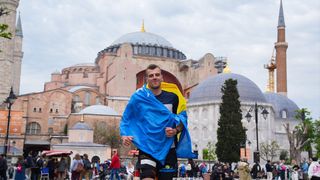 Bosna Hersekli Sporcu Faruk Suljovic, Kanser Hastası İçin İstanbul'da Destek Yolculuğunu Tamamladı