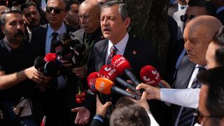 CHP Genel Başkanı Özgür Özel'den Anma Töreninde Sert Mesajlar
