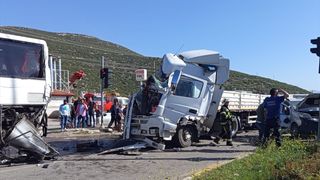 Denizli'de Üç Araçlı Trafik Kazası: 2 Yaralı