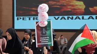 Erzincan'da Sağlıkçılardan Gazze'ye Destek: Sessiz Yürüyüş Düzenlendi