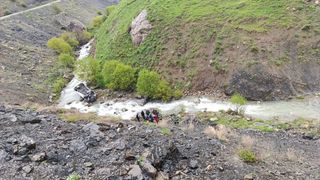 Hakkari'de Minibüs Devrildi: 2 Ölü, 3 Yaralı