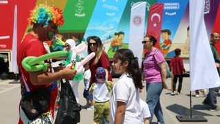 Hatay'da Depremzede Çocuklar Geleneksel Oyunlarla Eğlendi