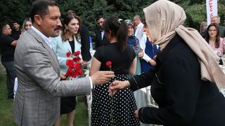 Hatay Valisi Masatlı, Anneler Günü'nde Depremzede Annelerle Buluştu