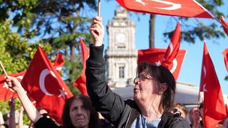 İstanbul'da 19 Mayıs Kutlamalarında Mustafa Kemal Yürüyüşü Coşkusu
