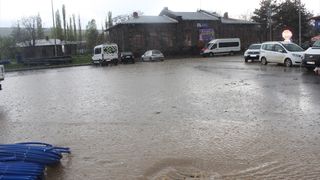 Kars'ta Sağanak ve Dolu Taşkınlara Neden Oldu