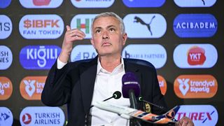 Mourinho'dan Hakem Eleştirisi: 'Maç 1-0'ken Her Şeye Karar Verilmişti'