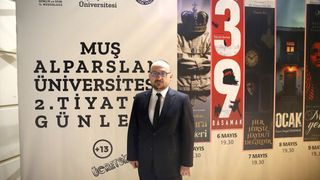 Muş'ta 2. Tiyatro Günleri Başladı: İlk Oyun Gogol'un Eseri